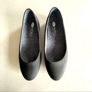 Dr. Scholls Be Free black flats.